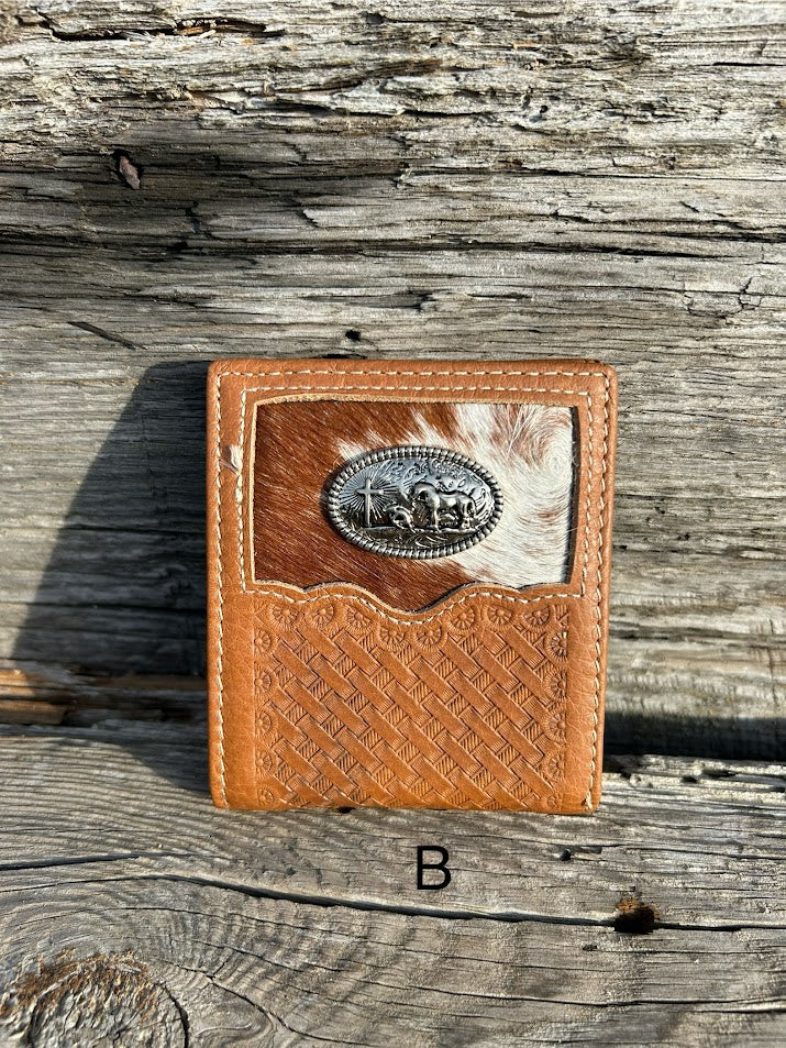 This Brown basketweave leather bifold wallet features a cowhide inlay with a Praying Cowboy Concho. Front View B