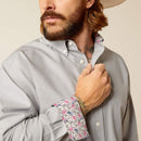 Men's Ariat long sleeve shirt in Harbor Mist. This shirt features a contrast collar band and cuff. Front view showing contrast pattern on cuff and collar band. 