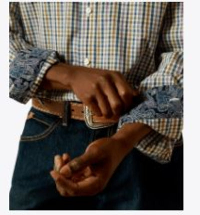 Men's Ariat long sleeve button up shirt in Dusty Plaid. Close up of contrast pattern on cuffs. 