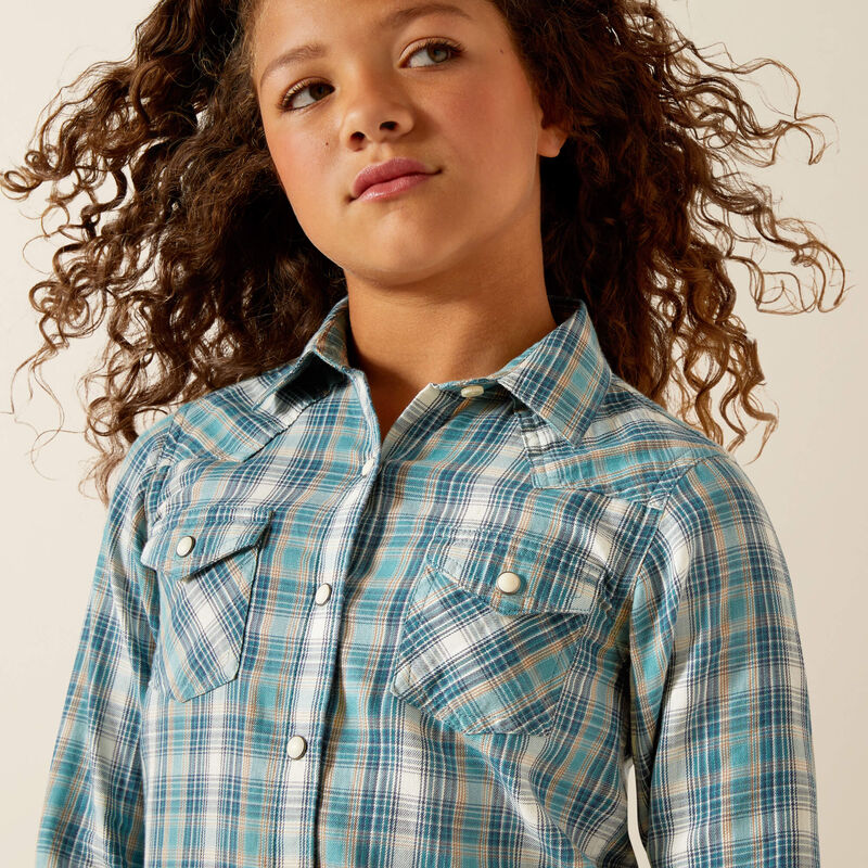 Girl's Ariat long sleeve pearl snap shirt in Aquamarine Plaid. Front view showing shirt untucked. Close up of collar and front pockets. 