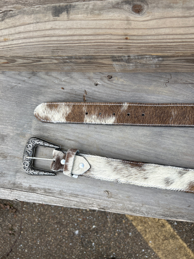 This Cowhide western style belt features a buckle with a intricate design featuring a horse. 36
