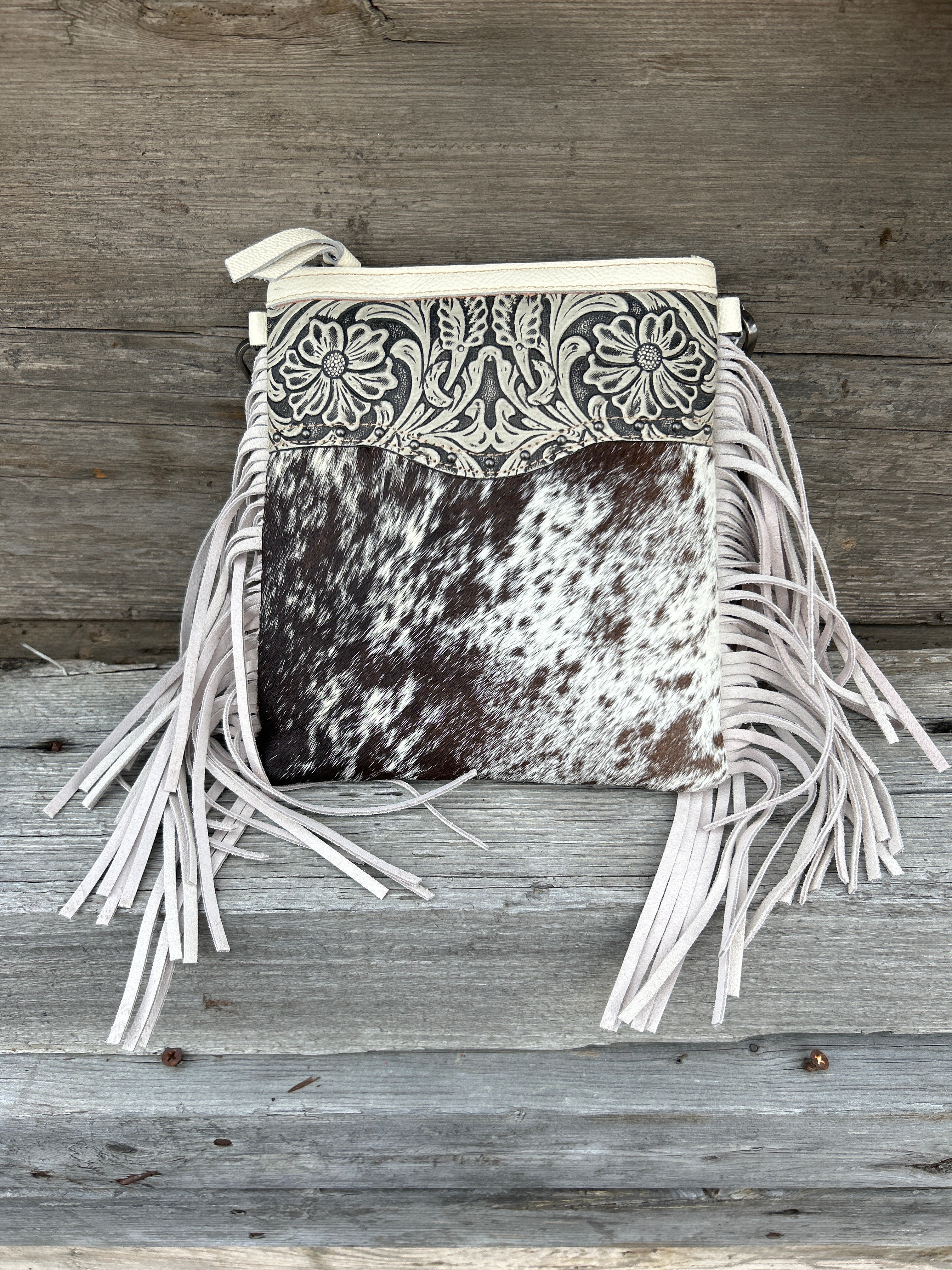 Top Notch Accessories Betty Cowhide Crossbody Fringe Purse In Beige