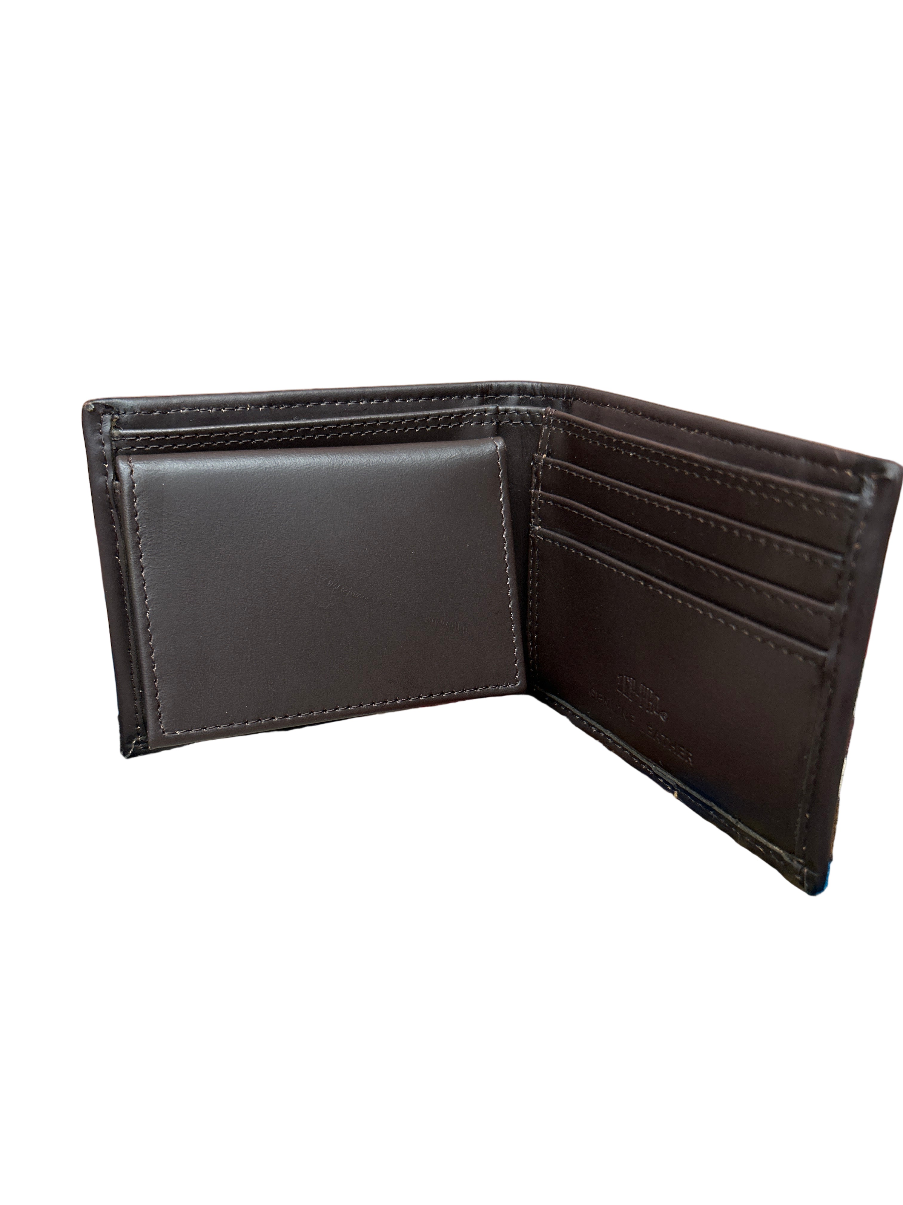 Zep-Pro Old School Camo print and features the school’s official logo, proudly displayed on the front upper right corner. Inside view features:
Dark brown smooth leathef
3 interior credit card slots
2 interior pockets
1 pullout ID case
2 bill/cash compartments