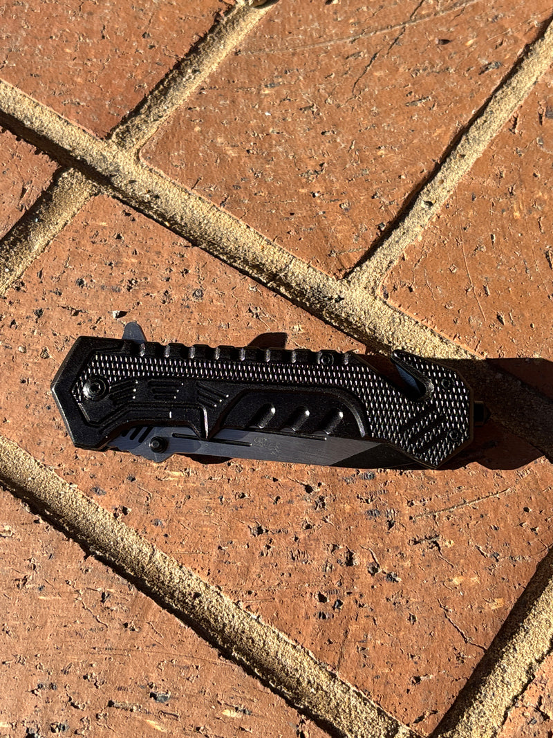 This black multi tool locking knife features a glass breaker and a rope cutter. Closed View