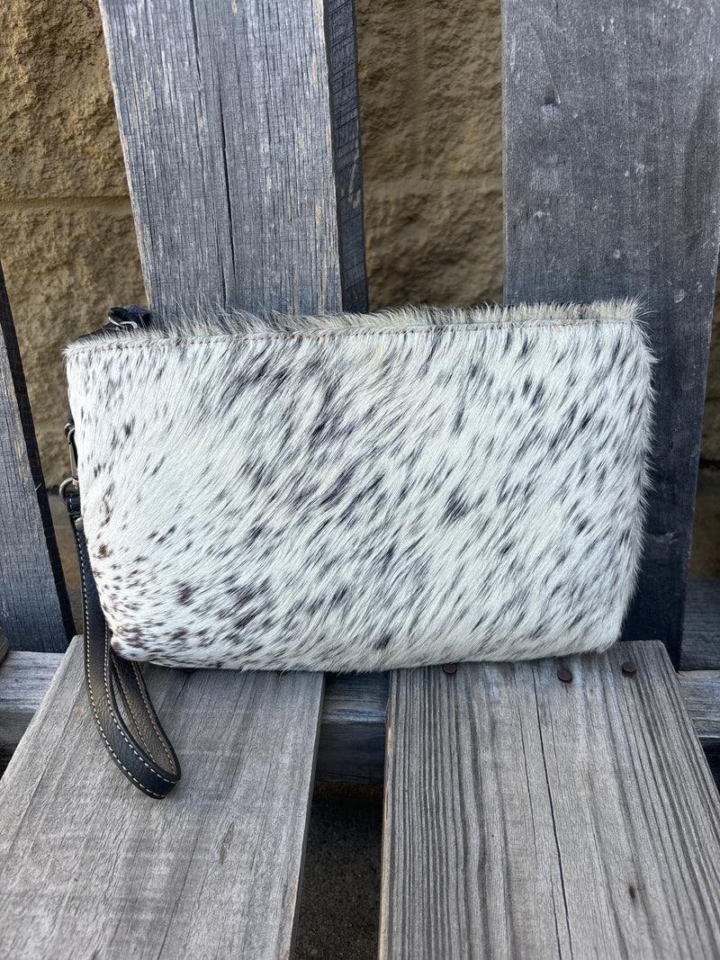 Top Notch Accessories 3066BK Cowhide Wristlet In Black Leather