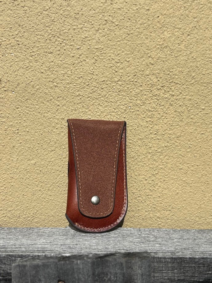 This brown leather knife sheath has a Rooster design and measures 4 1/2 inches tall and 2 1/2 wide. Rear view showing leather belt loop. 