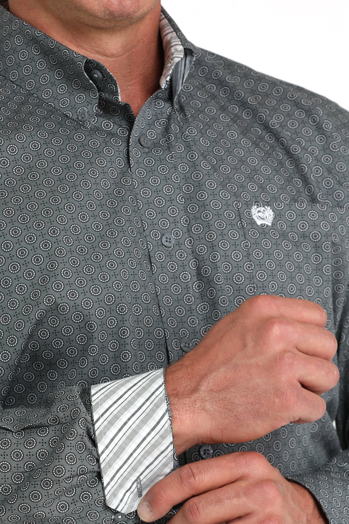 Men's Long Sleeve Western Shirt with Printed Cotton Plain Weave
L/S Button Down
Gray Buttons with contrast trim up close view