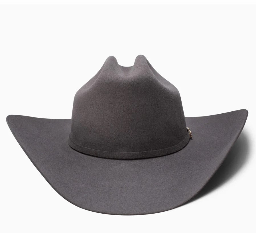 Charcoal George Strait by Resistol cowboy hat. This 6X felt hat has a 4 1/4” brim, a 4 1/4" cattleman’s crown, a leather sweatband for comfort, and silver detailing on the buckle.  Front View