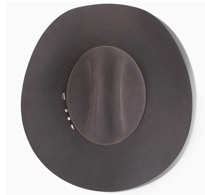 Charcoal George Strait by Resistol cowboy hat. This 6X felt hat has a 4 1/4” brim, a 4 1/4" cattleman’s crown, a leather sweatband for comfort, and silver detailing on the buckle.  Top View 