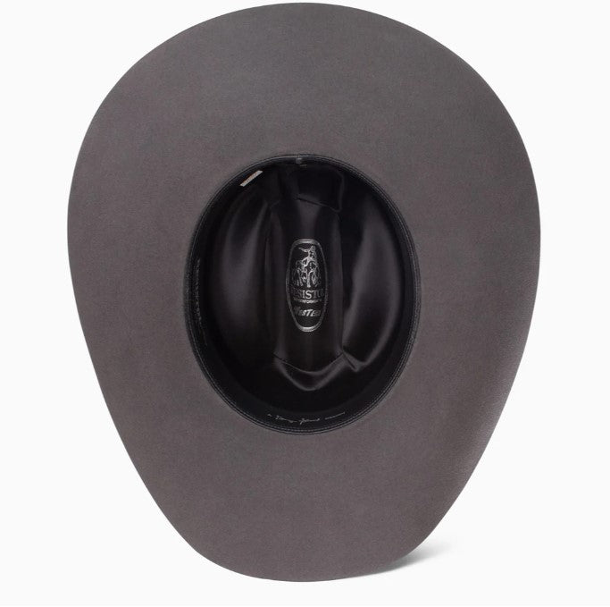Charcoal George Strait by Resistol cowboy hat. This 6X felt hat has a 4 1/4” brim, a 4 1/4" cattleman’s crown, a leather sweatband for comfort, and silver detailing on the buckle.  Inside View 