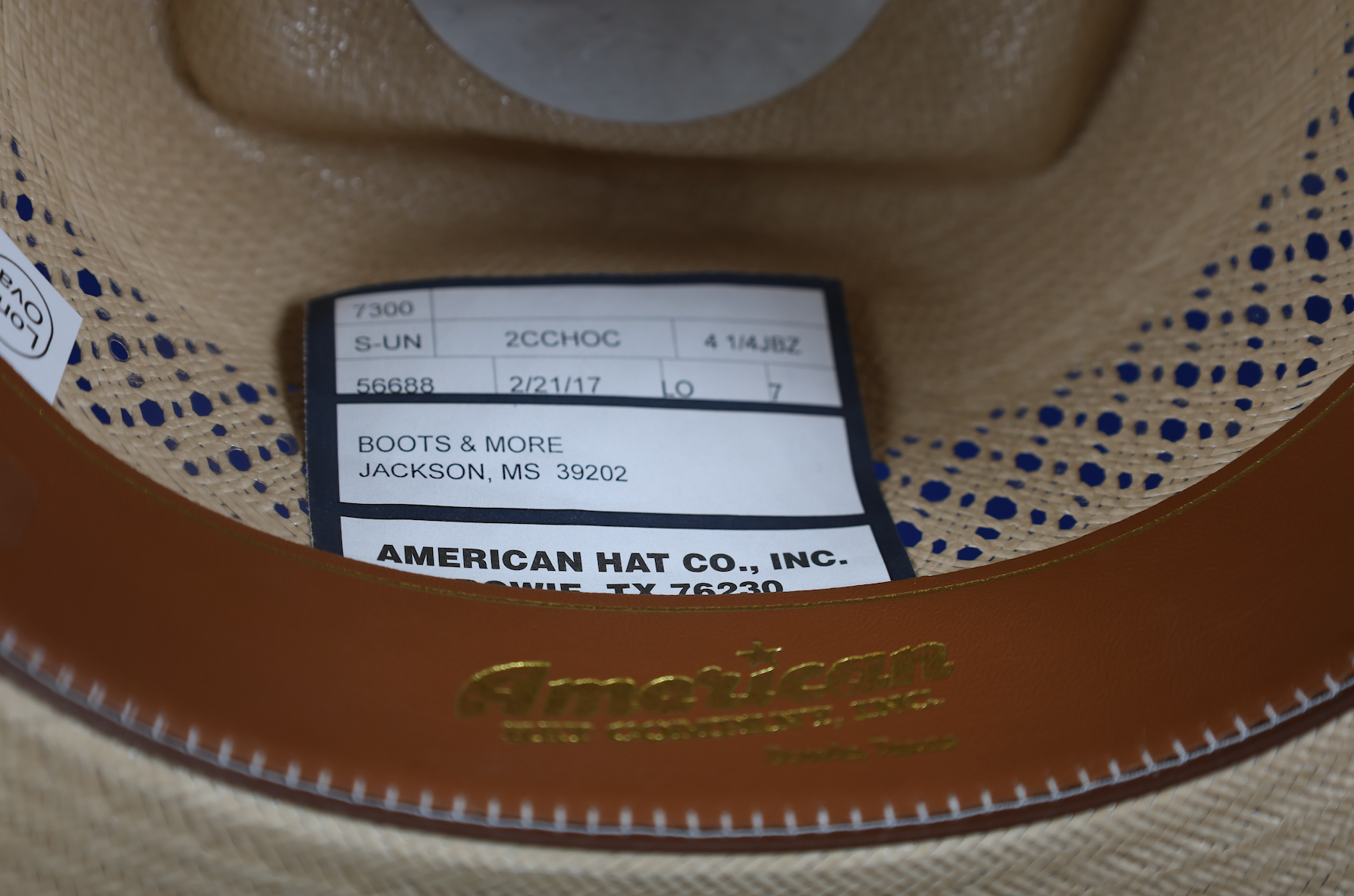 American Hat Company straw cowboy hat with Up North crown shape and Cool Hand Luke brim shape. Inside view leather sweatband. 