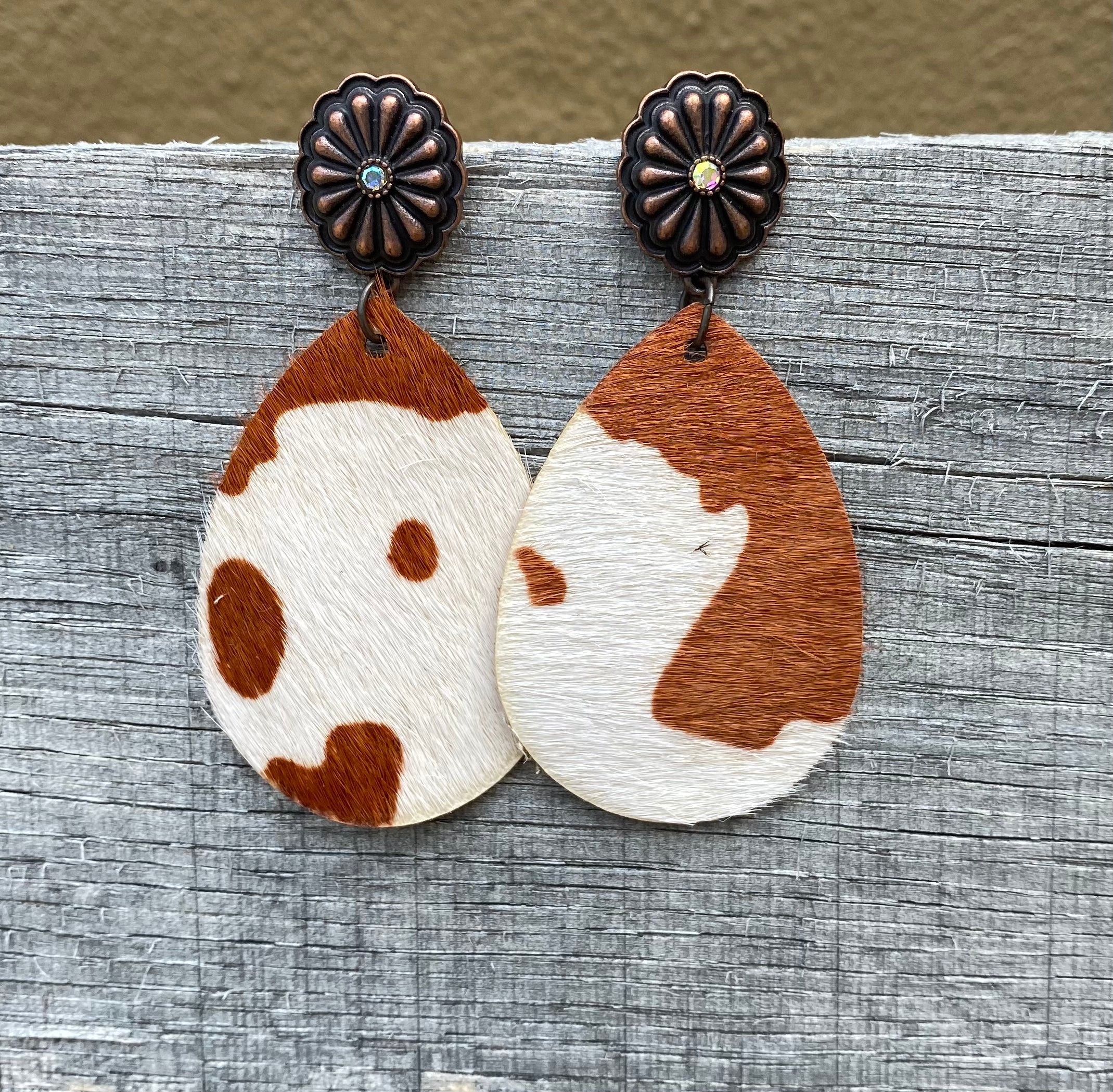 Magnolia Breeze Cowhide Earring w/Bronze Concho Studs ERZ210925-08