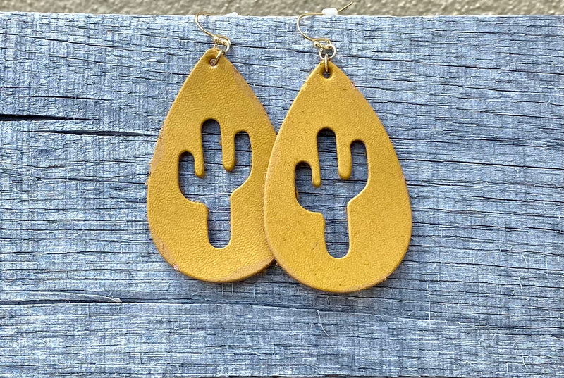 Leather Oval Earring With Cactus Cutout Brown LE5745-BRN
