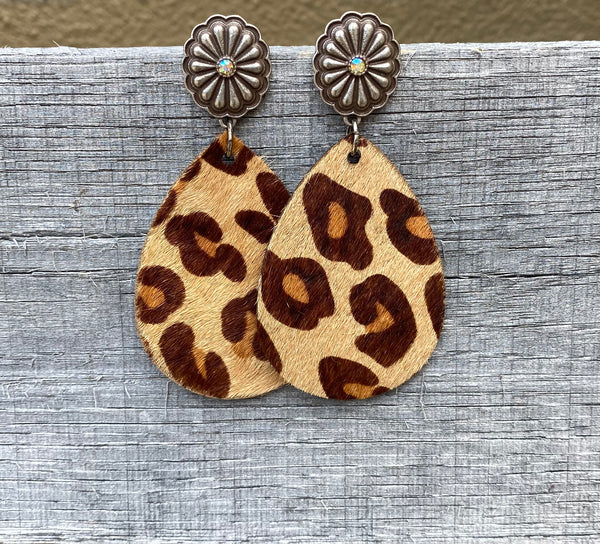 Magnolia Breeze Cowhide Leopard Print Earring w/Silver Concho Studs ERZ210925-07